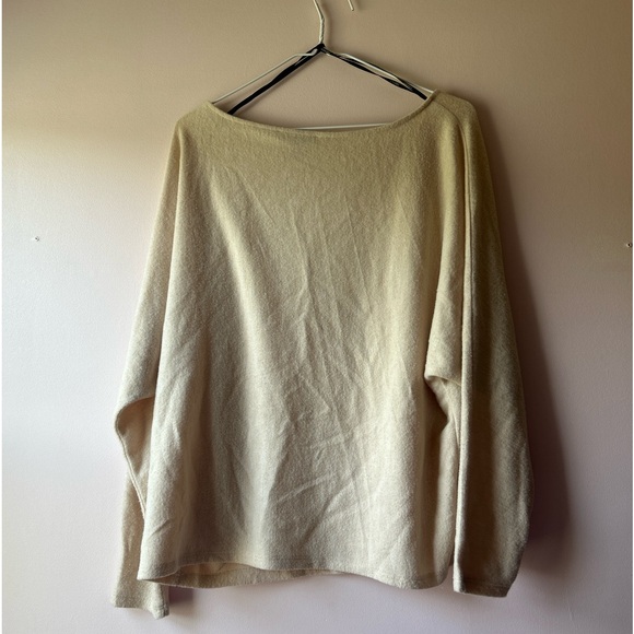 NWOT Forever 21 off the shoulder sweater top - Picture 2 of 4